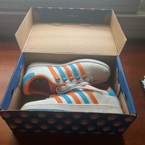 BLIPPING COLOR CHANGING SHOES SIZE 3